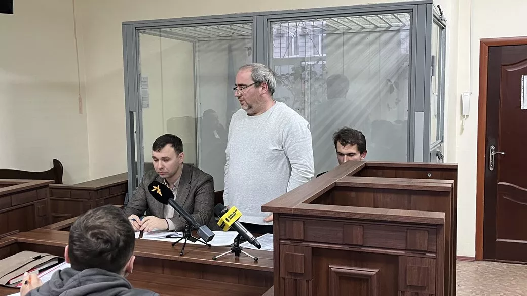 Суд відправив під варту політолога Дмитра Корнійчука, який виступав в ефірі ютуб-каналу Макса Назарова