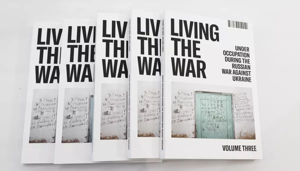 Вийшов третій том книги документального проєкту Living the War: Under Occupation