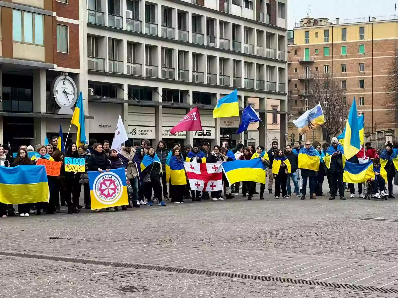 Українці в Італії провели акцію проти поширення російської пропаганди