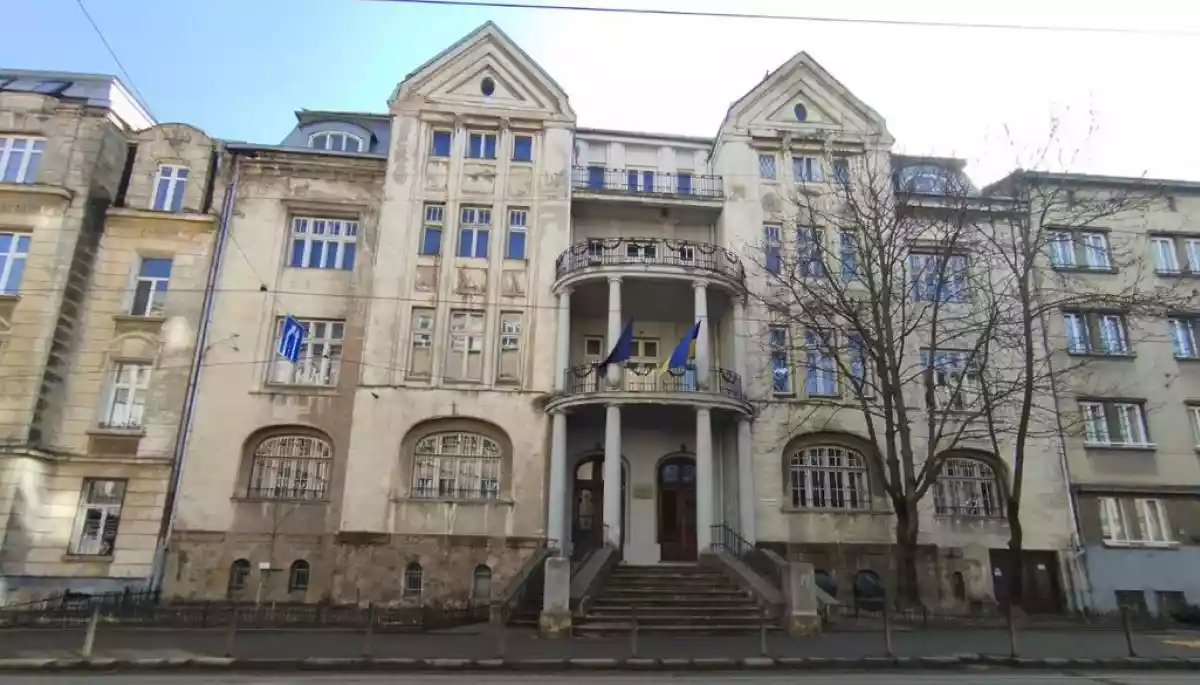 Поліція перевіряє звинувачення в домаганнях львівського професора журналістики Йосипа Лося. Його відсторонили від роботи