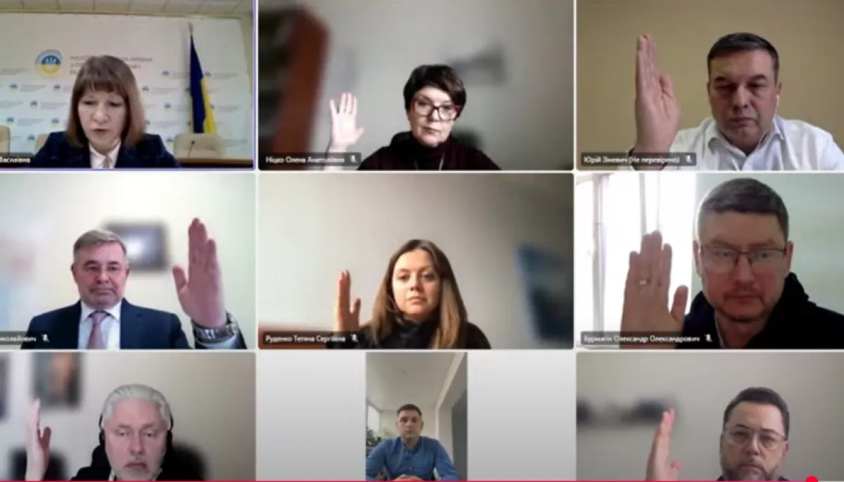 На радіоконкурс винесено частоти у п’яти обласних центрах. Претендують: «Ми – Україна», радіостанції «ТАВРу», «Авторадіо» та «Чемпіон»