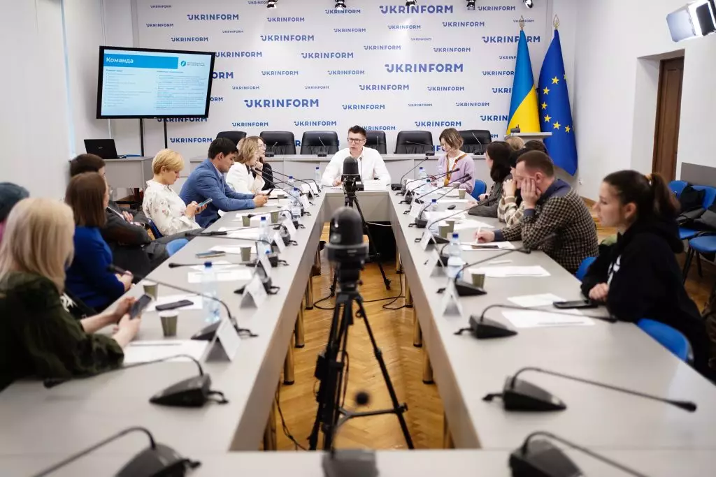 У Києві представили практичний посібник &laquo;Журналістська діяльність в умовах війни&raquo;