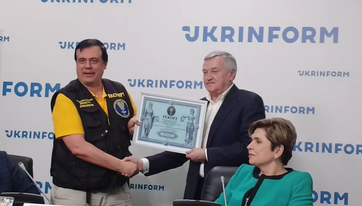 Благодійна акція &laquo;Українським дітям &mdash; українську книгу&raquo; встановила рекорд України