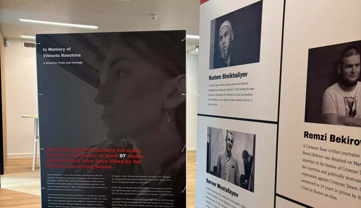 У Брюсселі відкрили фотовиставку, присвячену українським журналістам у російському полоні