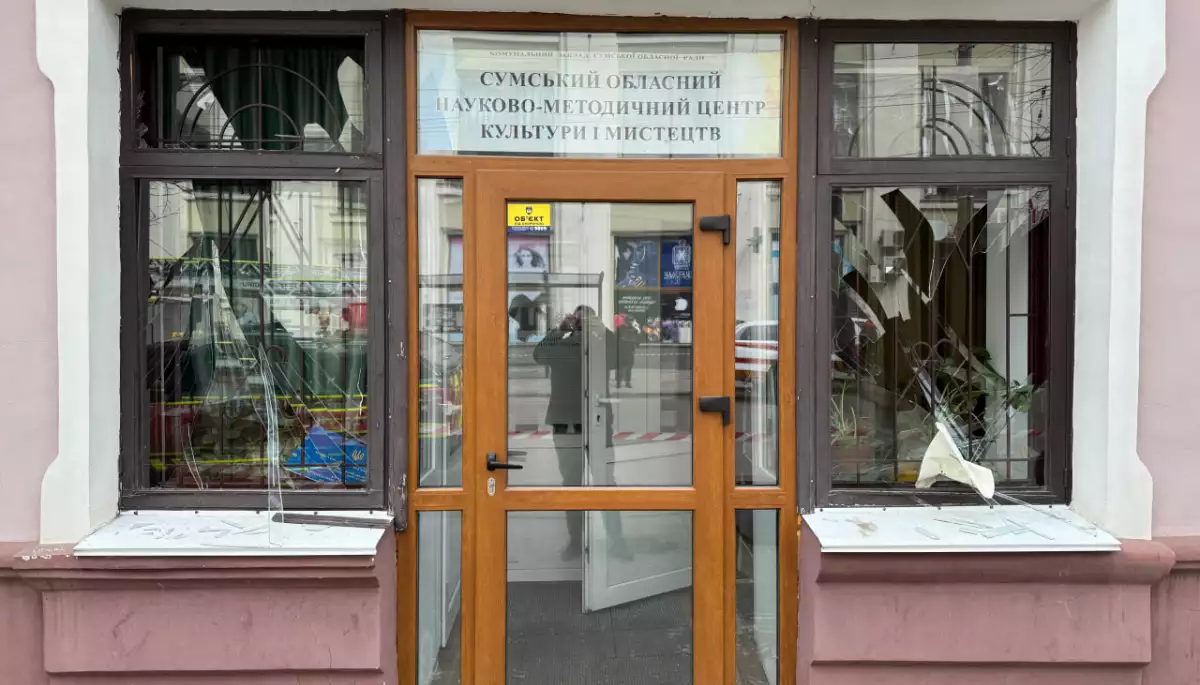 Наслідки російської атаки по Сумах: постраждали офіси редакцій та пресклуб