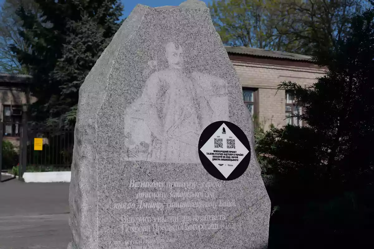 В Україні п&rsquo;ять пам'ятників козакам &laquo;заговорили&raquo; голосами зірок