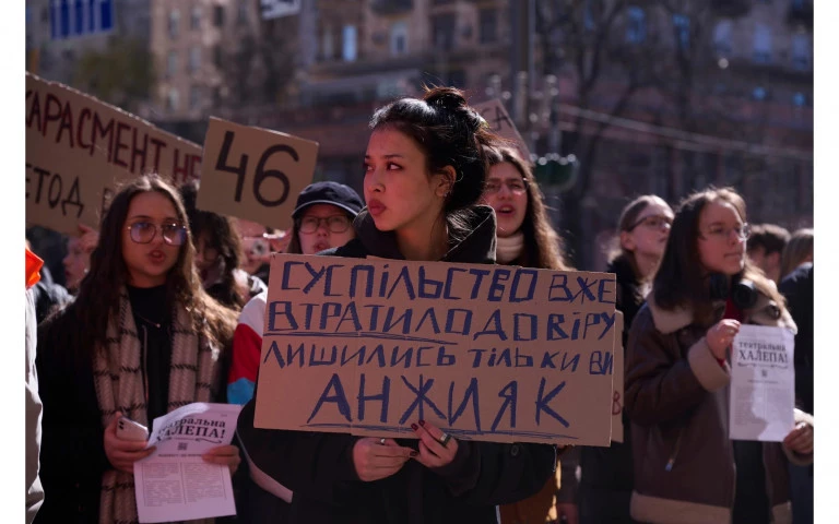 Актори створили петицію з вимогою звільнити режисера Андрія Білоуса і директора Департаменту культури КМДА