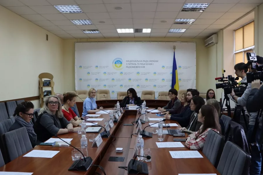 У Нацраді провели круглий стіл на тему реклами без гендерних стереотипів