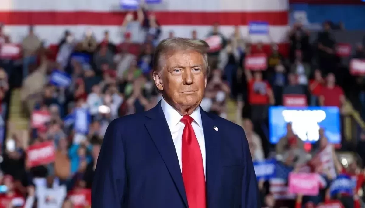 Дональд Трамп підписав указ про скорочення фінансування суспільних американських мовників NPR і PBS