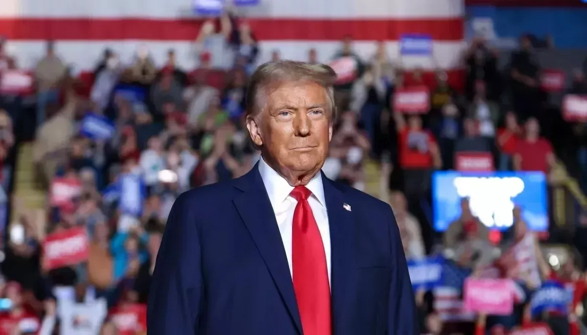 Дональд Трамп підписав указ про скорочення фінансування суспільних американських мовників NPR і PBS