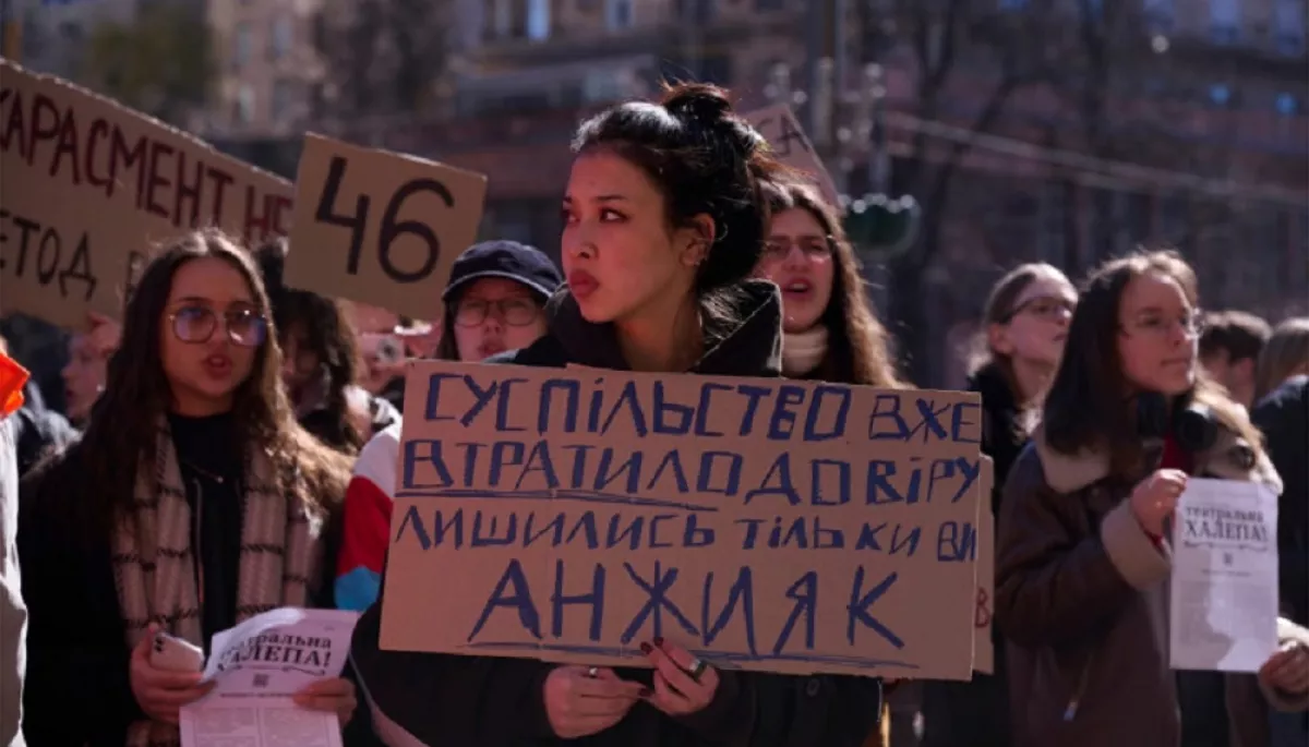 Петиція з вимогою звільнити режисера Андрія Білоуса і директора Департаменту культури КМДА набрала необхідну кількість голосів