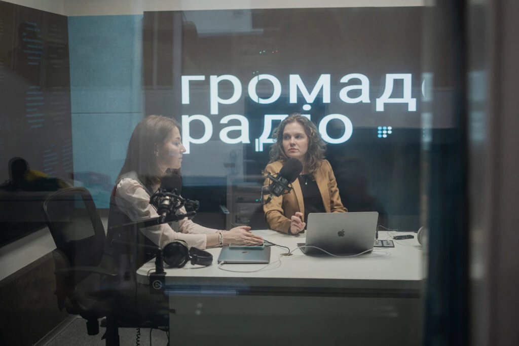 «Є стереотип, що жінка може бути редакторкою або журналісткою, але чомусь не може бути директоркою». Інтерв’ю з керівницями Громадського радіо