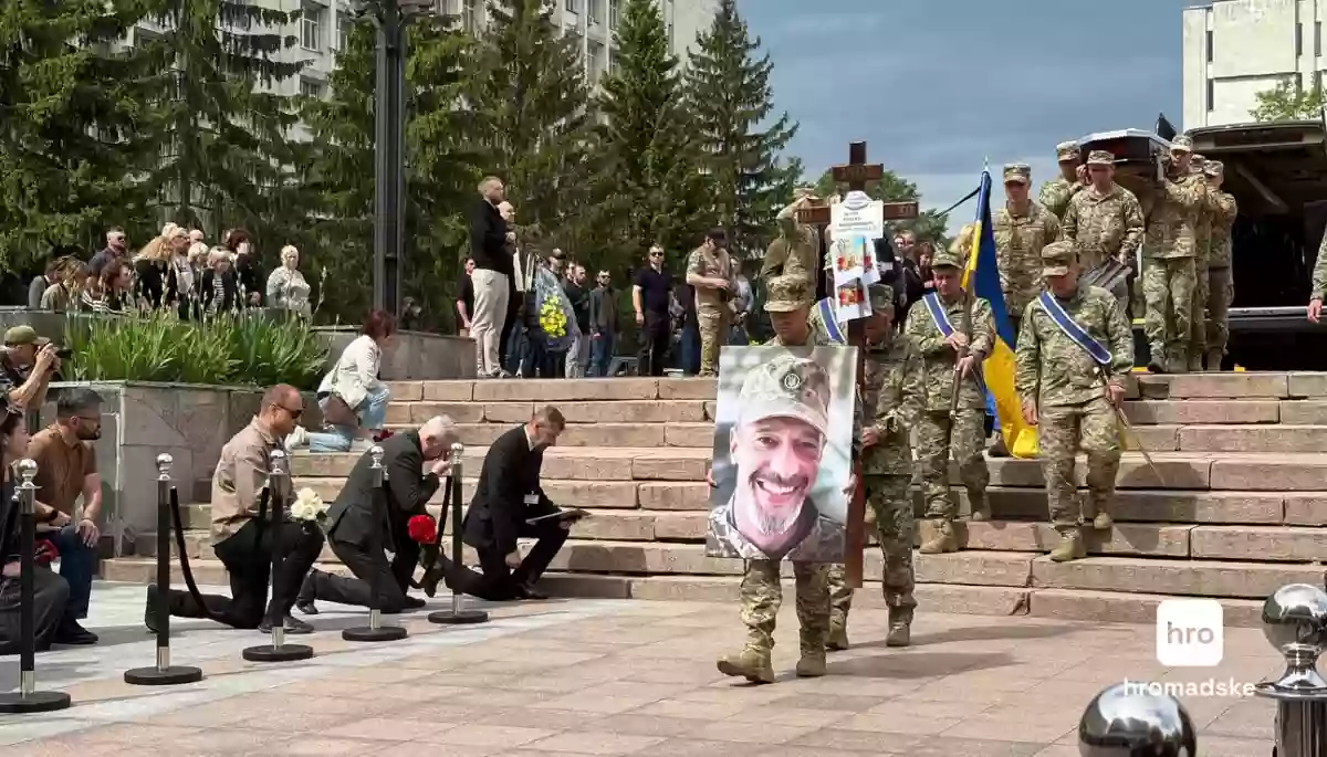 У Києві попрощалися із загиблим телеведучим, військовим Максимом Неліпою
