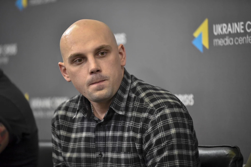Звільнений з полону морпіх: Чим більше суспільство і медіа обговорюватимуть проблеми військовополонених, тим більше шансів вибратися з полону