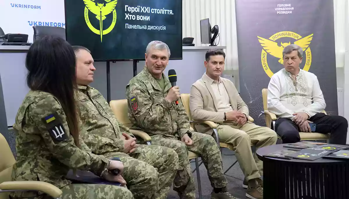 «Ми маємо розказувати правду про тих, хто мотивує і надихає»: відбулася панельна дискусія «Герої ХХІ століття. Хто вони»