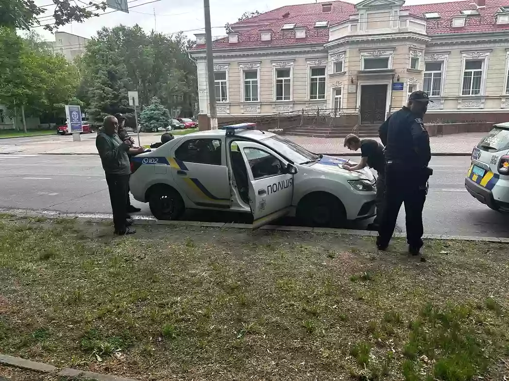 У Миколаєві журналістам «МикВісті» чоловік погрожував зброєю