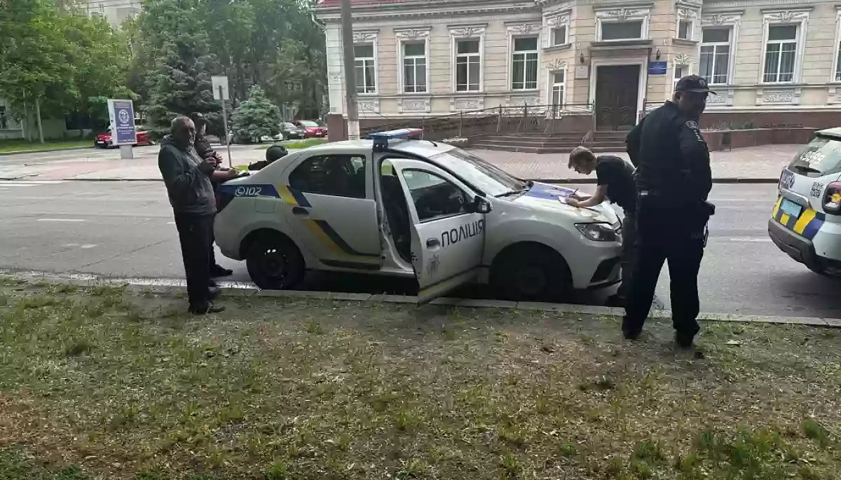 У Миколаєві журналістам «МикВісті» чоловік погрожував зброєю