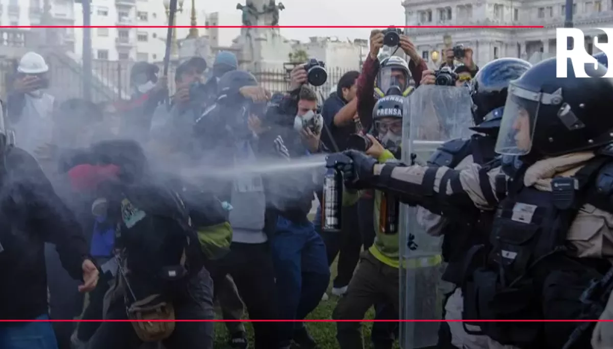 «Репортери без кордонів» засудили напади силовиків на журналістів під час мітингів в Аргентині