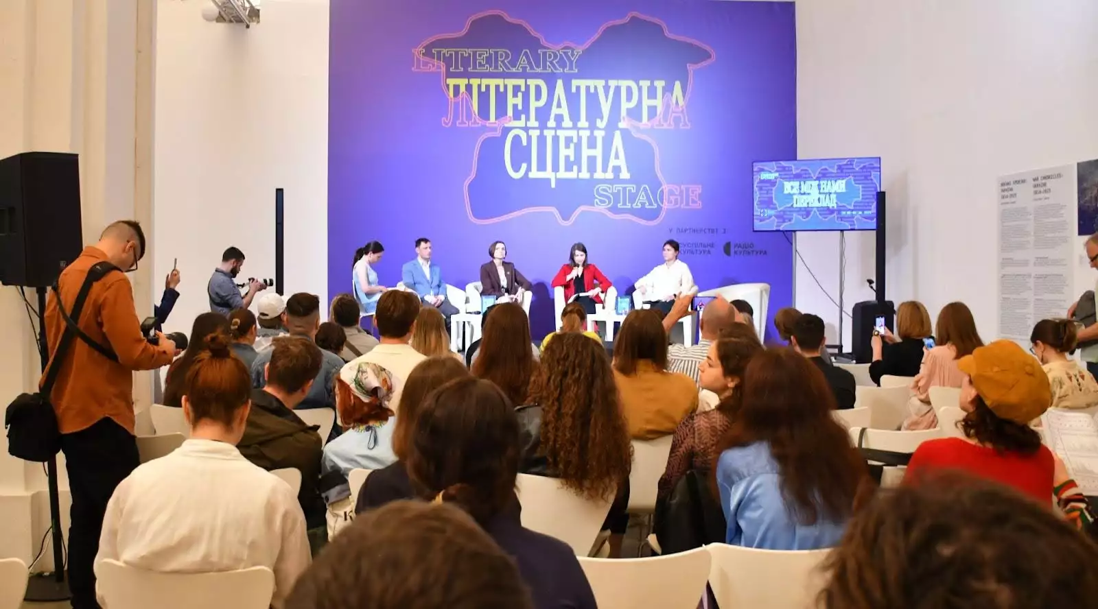 На XIІI Міжнародному фестивалі "Книжковий Арсенал" презентували книжку “Вільні голоси Криму”