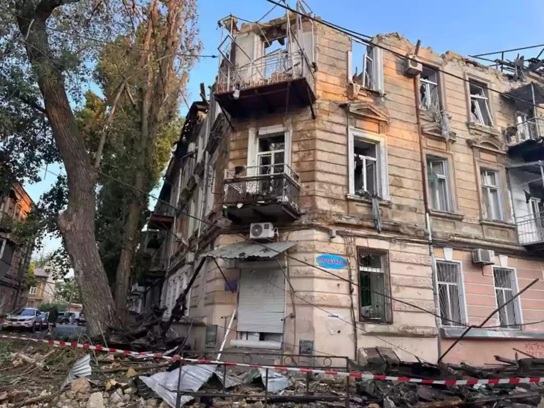 Внаслідок російської атаки на Одесу пошкоджено квартиру місцевої журналістки