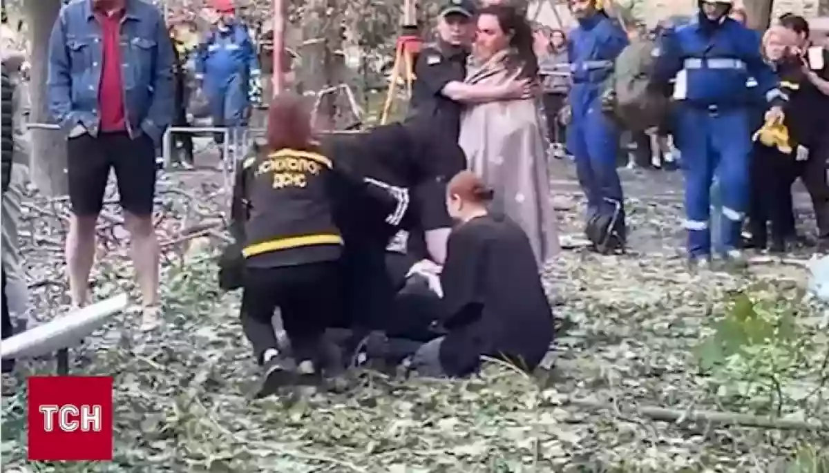 «Чуже горе — не ваш трафік»: медіаексперти та журналісти — про відео страждань батьків, чий син загинув під завалами