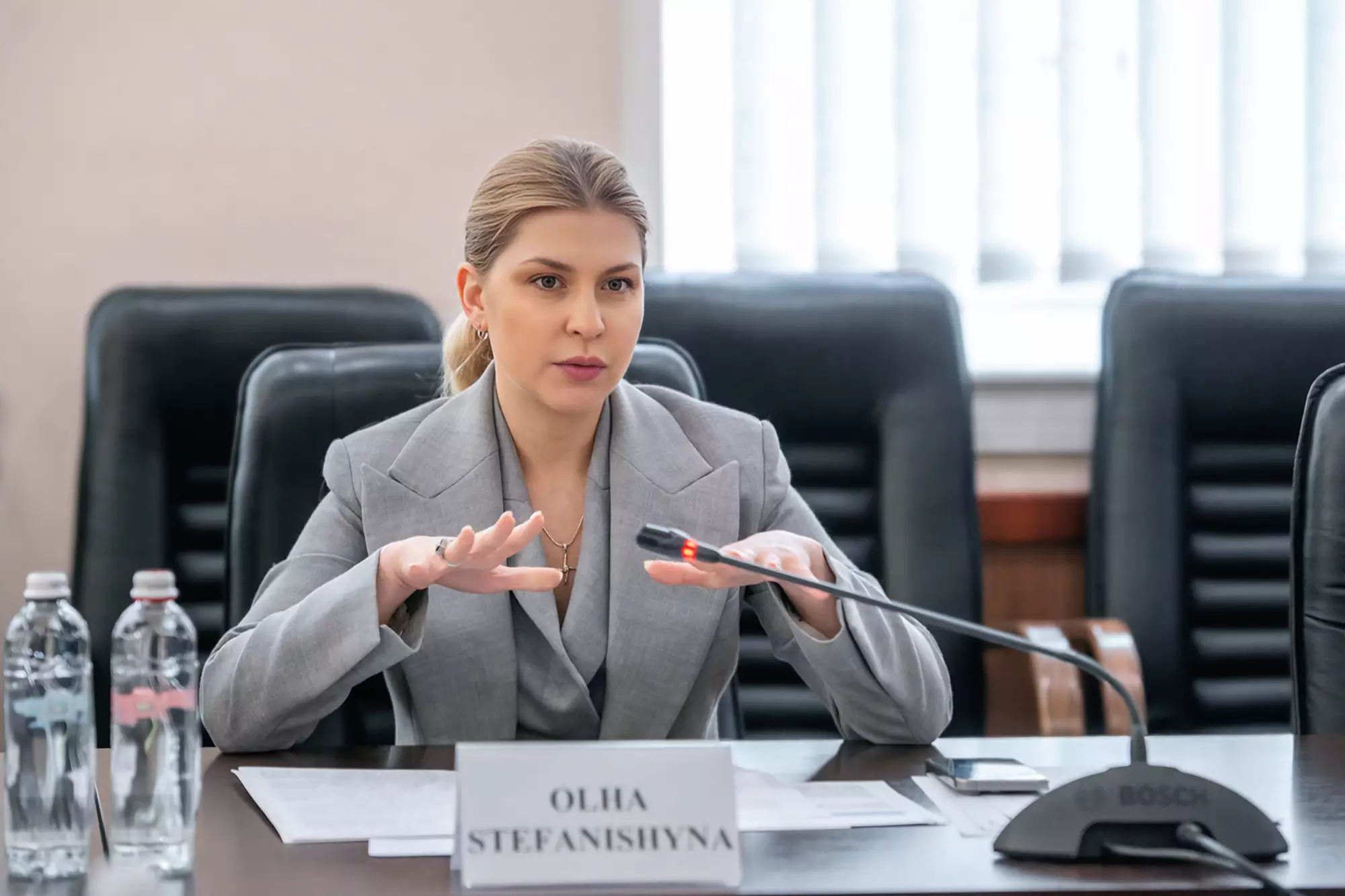Низка телеграм-каналів поширила фейкову «заяву Стефанішиної» щодо виїзду жінок за кордон, — Мін'юст