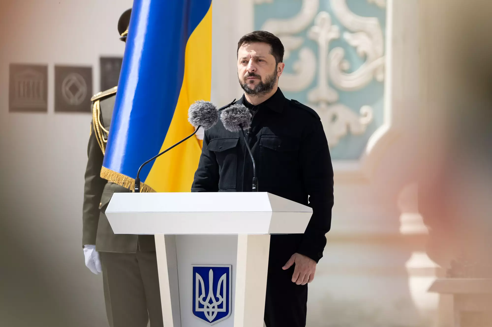 Зеленський у День Конституції: Суспільний договір між усіма нами полягає в тому, що Україна &mdash; понад усе