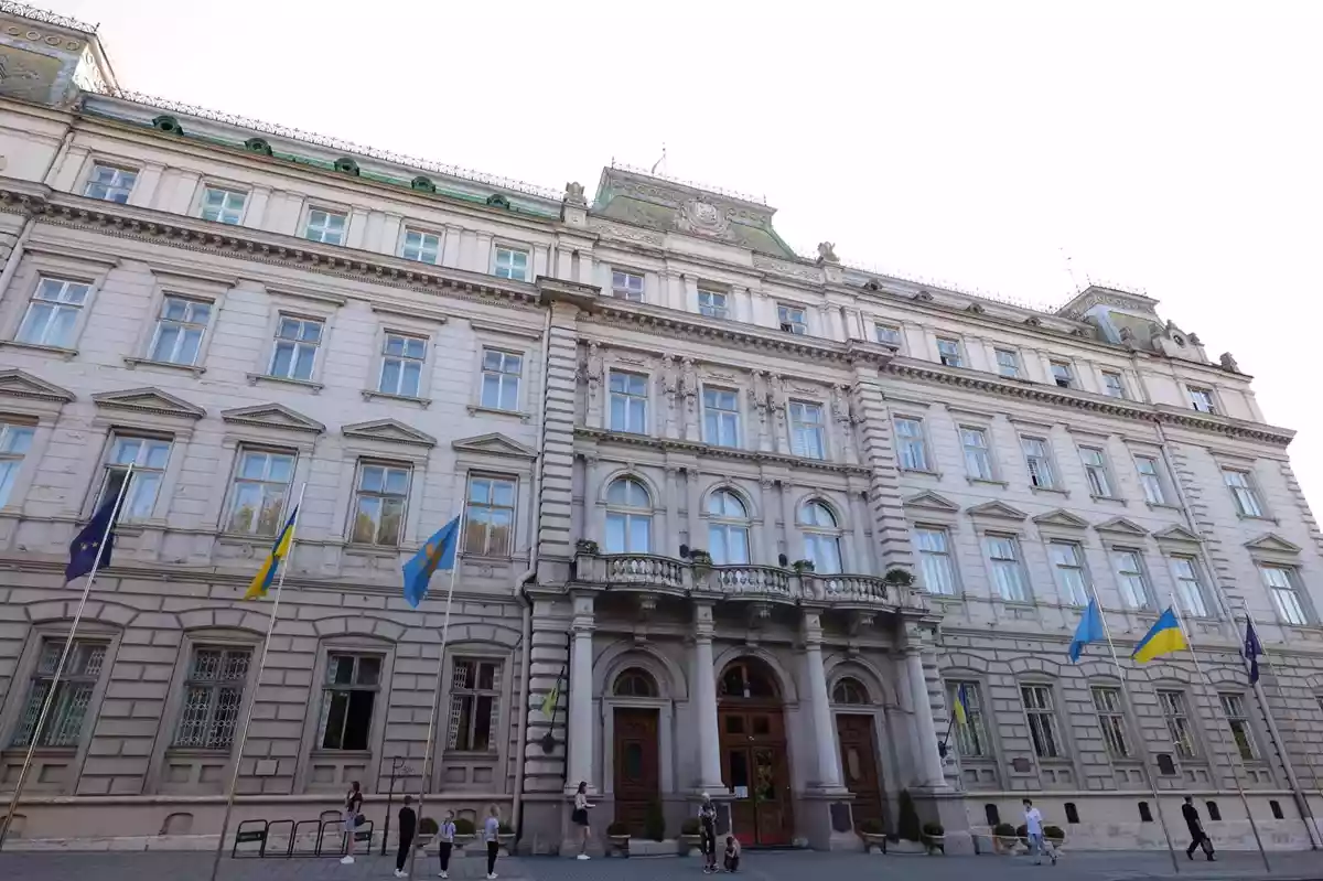 Львівська ОВА відреагувала на розслідування NGL.media про виїзд чоловіків за листами з підписом російського імператора