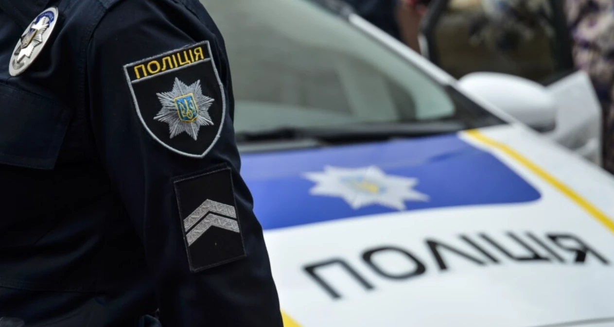 Поліція стверджує, що журналіст Hromadske показав посвідчення лише у відділку. Медійник каже, що це не так