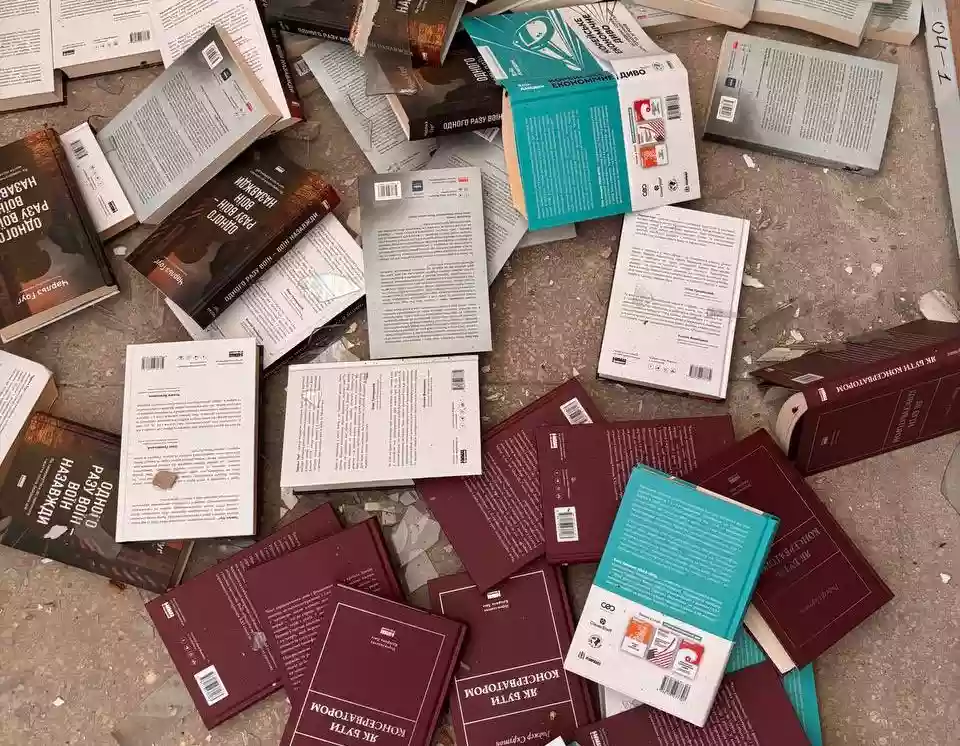 Через російську атаку на Київ пошкоджено склад видавництва та інтернет-магазину «Наш Формат»