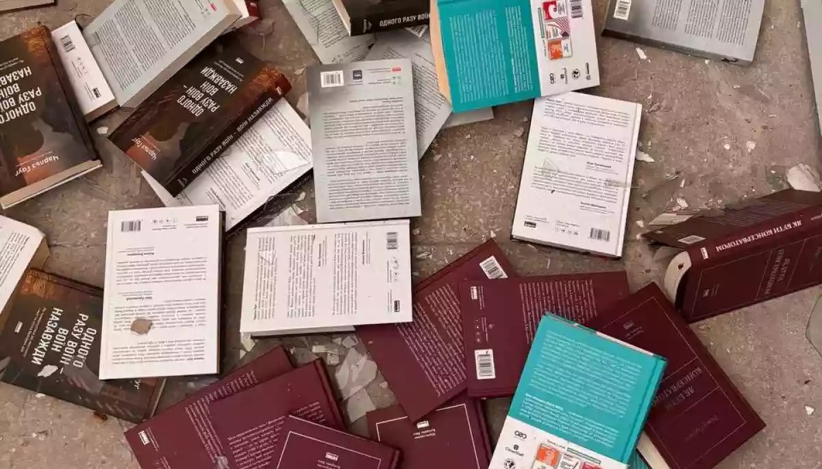 Через російську атаку на Київ пошкоджено склад видавництва та інтернет-магазину &laquo;Наш Формат&raquo;