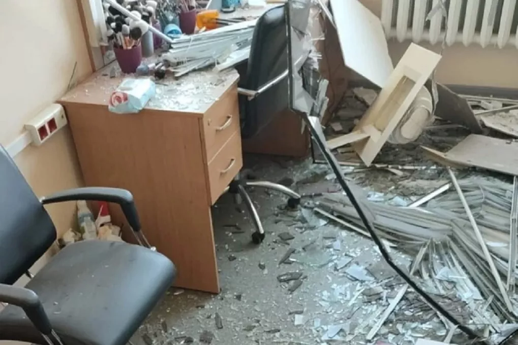 Унаслідок російської атаки на Київ пошкоджений офіс 5 каналу