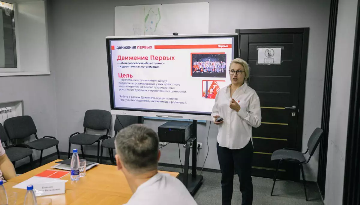 В окупованому Маріуполі росіяни посилюють роботу із залучення дітей до ідеологічних гуртків