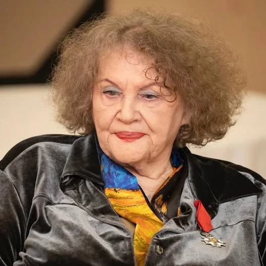 Тим, хто каже, що Ліна Костенко мовчала