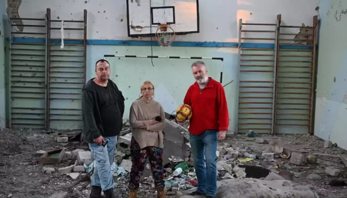 Трьох чеських конспірологів, які не вірили у війну, привезли в Україну і зняли про це фільм