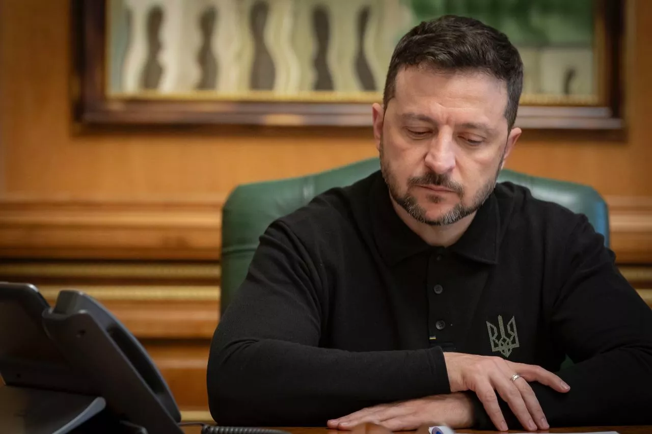 Зеленський ввів санкції проти тих, хто брав участь в інформкампаніях проти України. У списку — Латиніна і Королевська