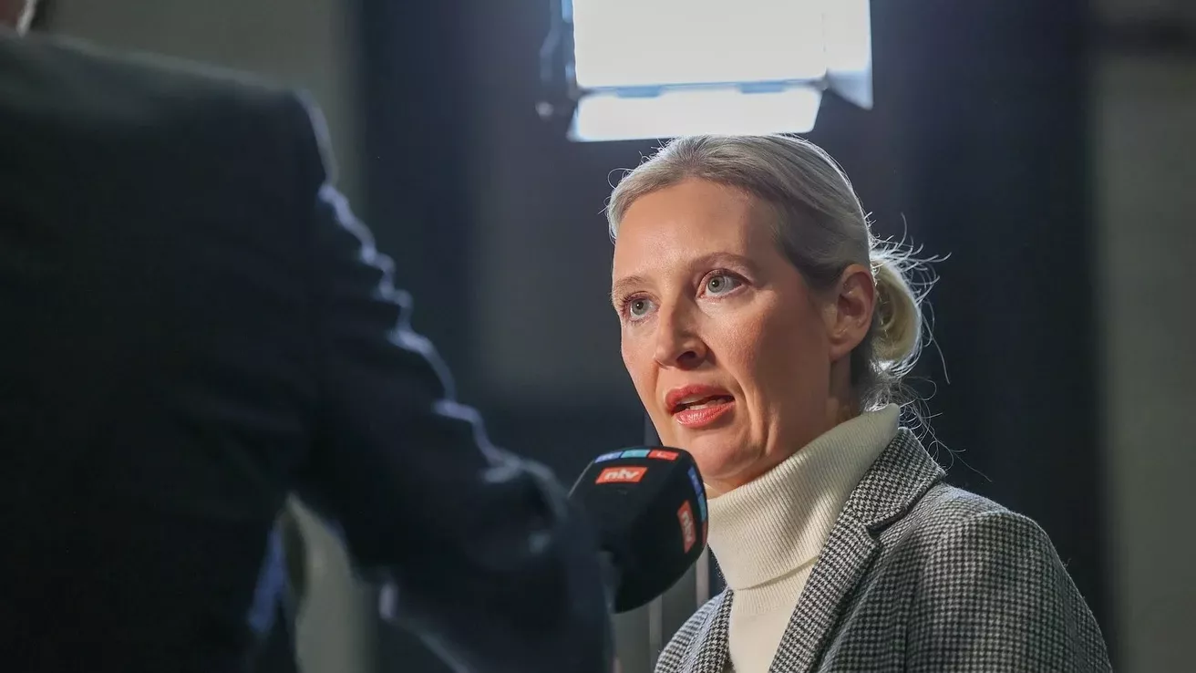 У Берліні протестувальники намагалися зірвати інтервʼю лідерки ультраправої партії АдН в прямому ефірі