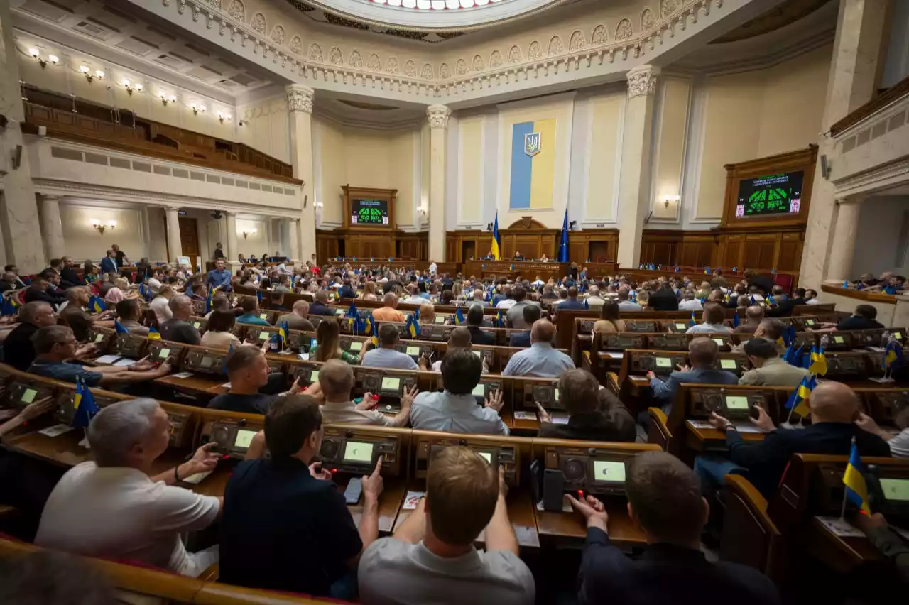 Маніпулятивна мова влади: що насправді стоїть за словами парламентарів