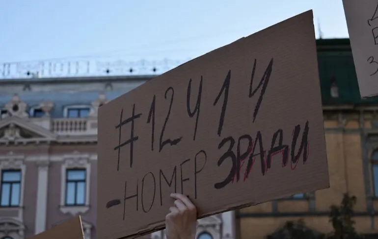 Люди з картонками. Як молодь змінює правила політичної гри