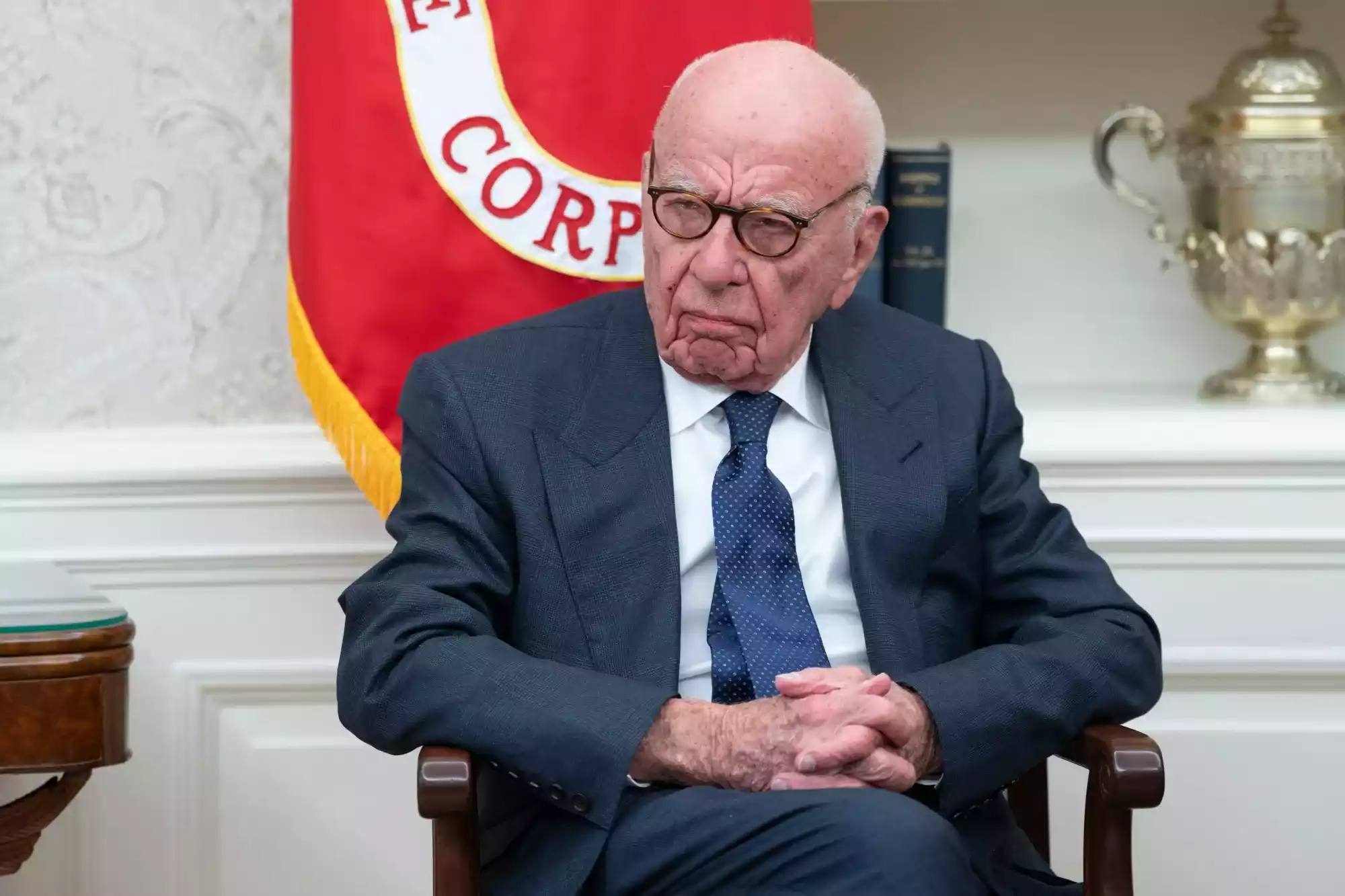 Трамп подав до суду, щоб домогтися свідчень медіамагната Мердока щодо матеріалу WSJ про справу Епштейна