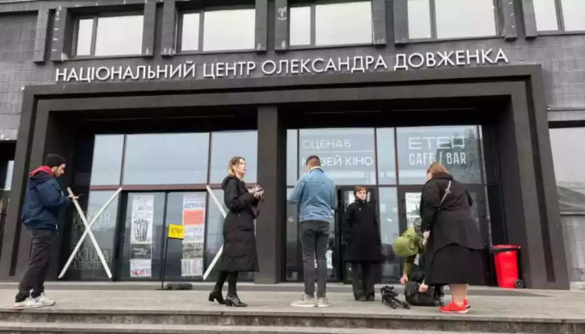 Президент надав Довженко-Центру статус національного