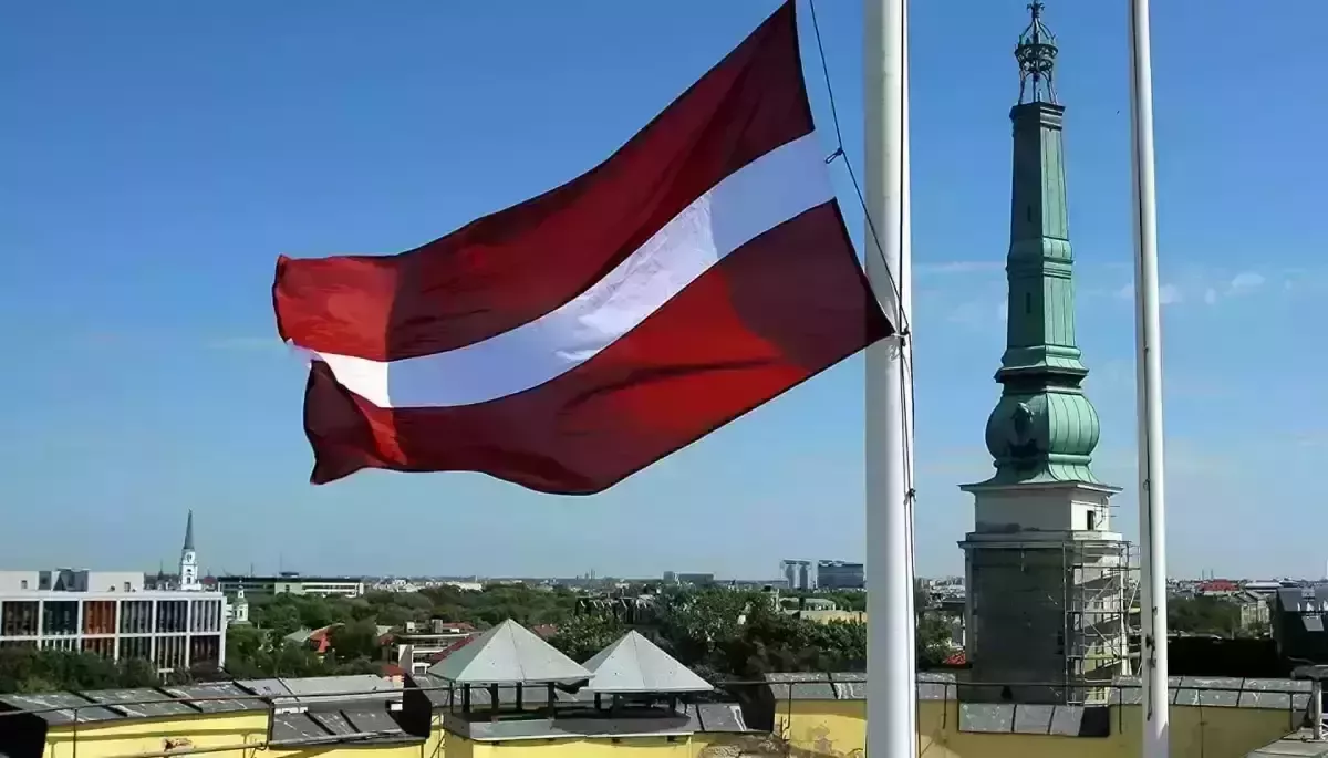 З Латвії видворять російського блогера, який прославляв злочини Росії в Україні