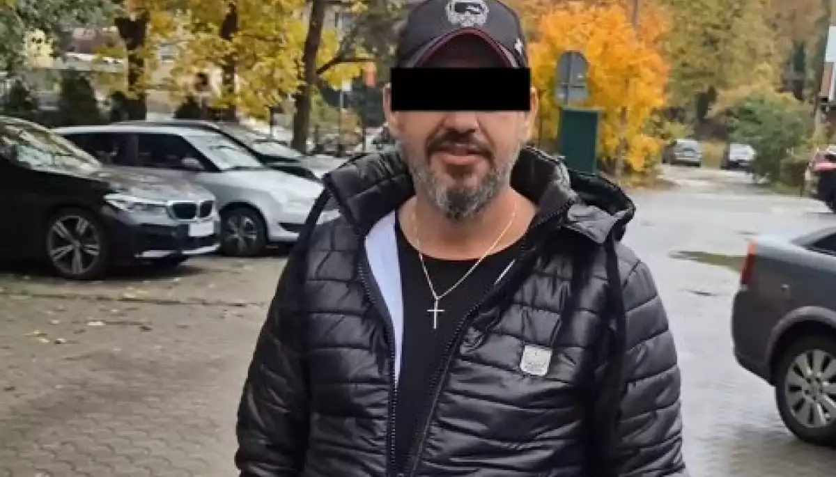 У Польщі висунули низку звинувачень стримеру, який зривав українські прапори