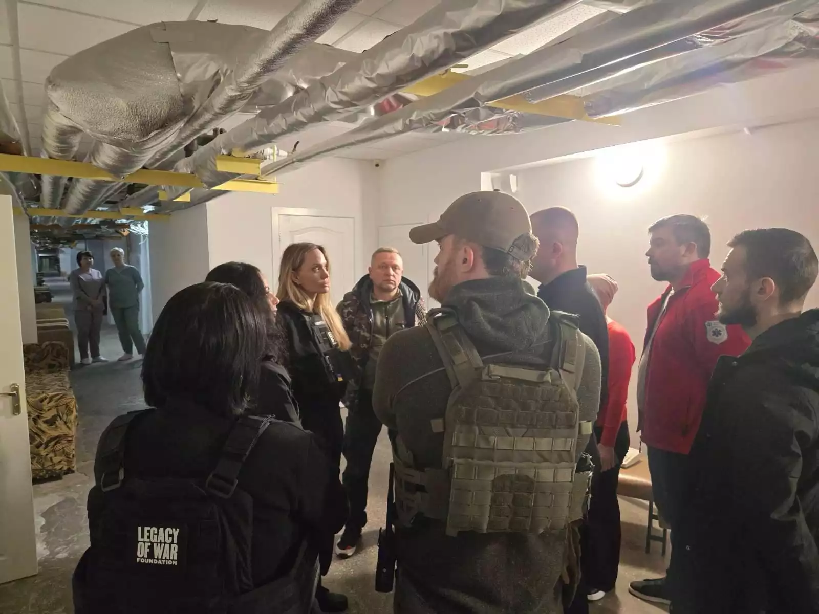 «Живуть у небезпеці, але відмовляються здаватися», — Анджеліна Джолі прокоментувала поїздку в Херсон і Миколаїв