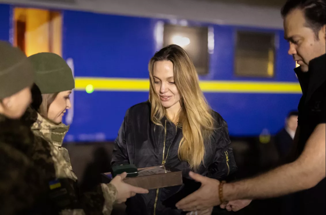 Анджеліна Джолі про поїздку в Україну: Людське сафарі, з яким родини живуть щодня