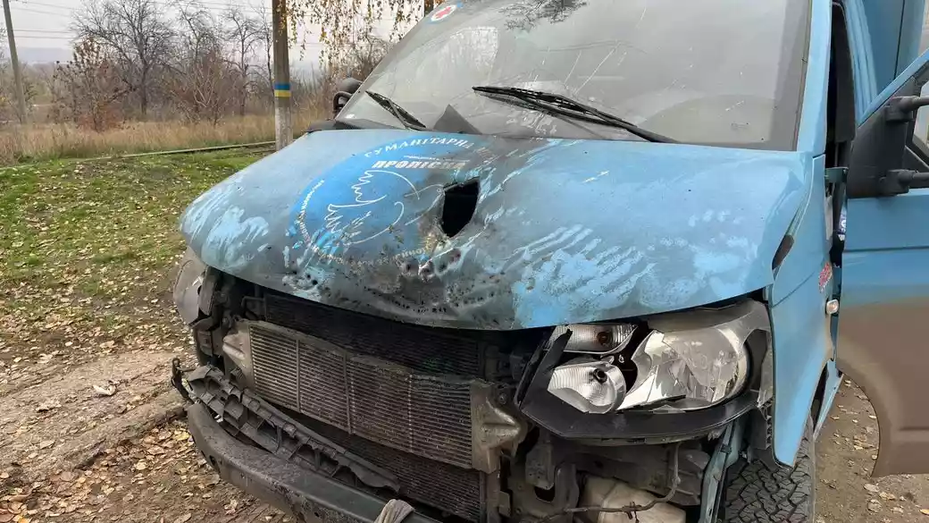 На Донеччині російський дрон атакував автівку з волонтерами та іноземними журналістами