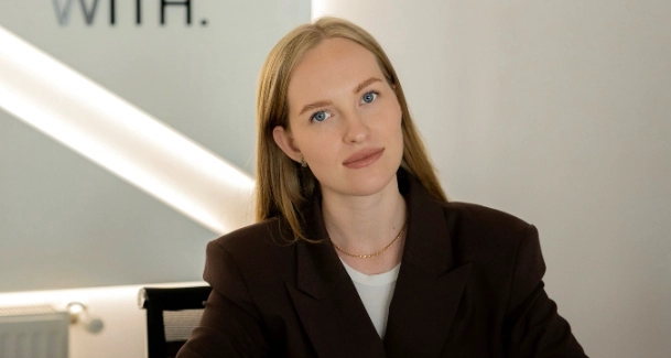 Комунікаційниця Донецького університету внутрішніх справ заявила, що її змусили звільнитися через вагітність