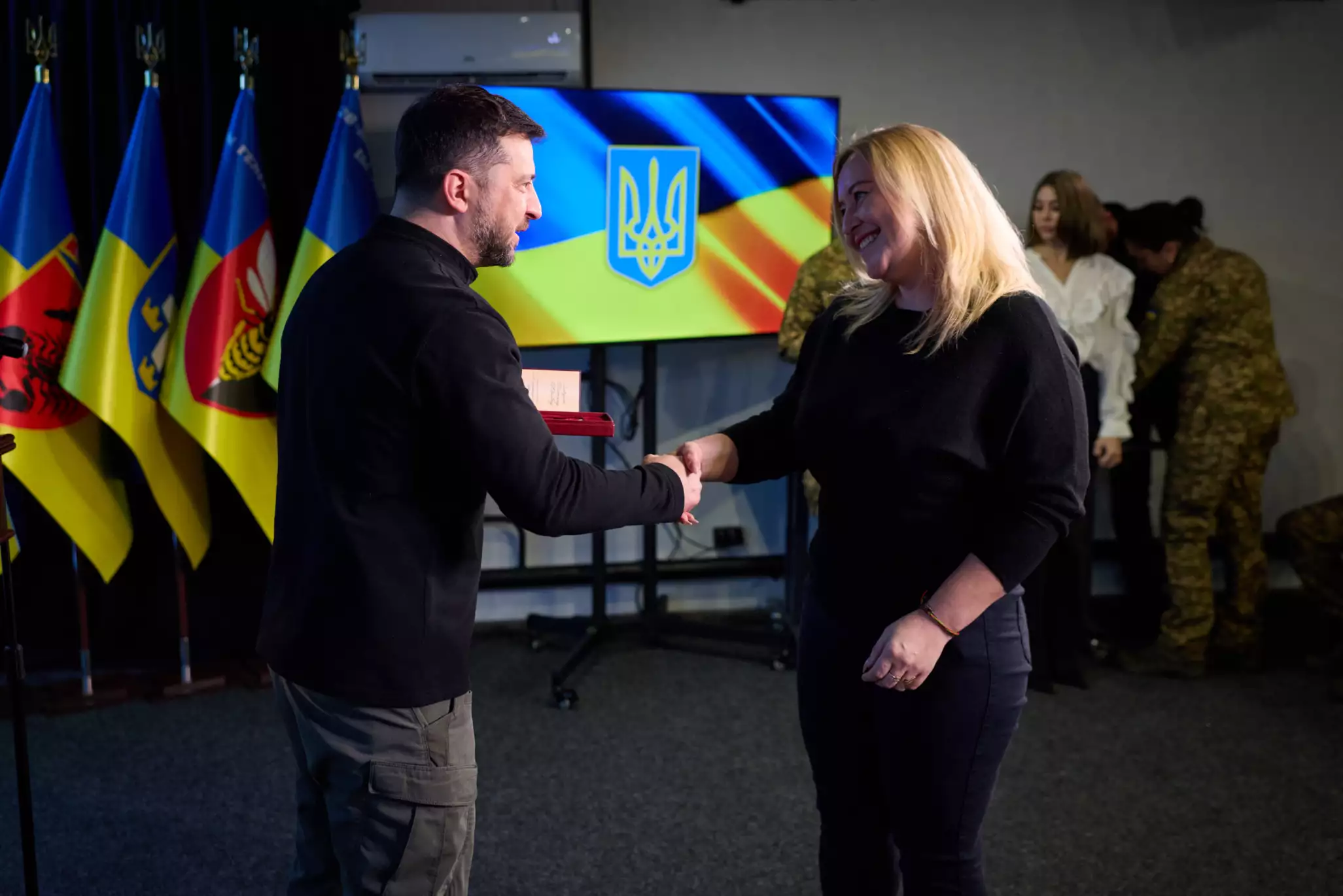 Президент відзначив державними нагородами херсонських журналістів Тетяну Савулю та Олександра Андрющенка