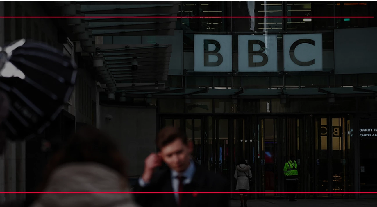 «Репортери без кордонів» застерегли від політичного втручання в роботу BBC після раптової відставки її керівників