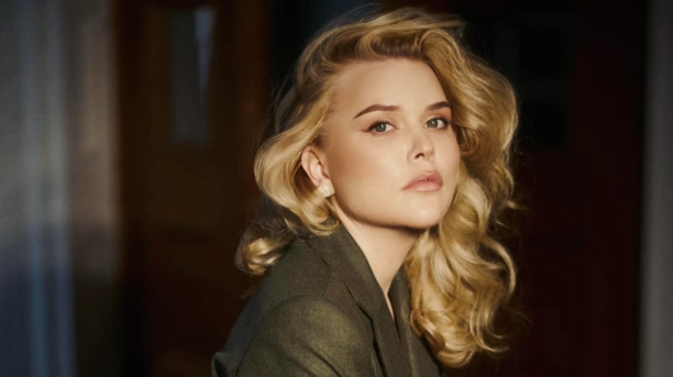 Ексведуча каналів Медведчука Юлія Колтак тепер працює у пресслужбі Київської обласної прокуратури. І вважає публікації про себе «цькуванням»